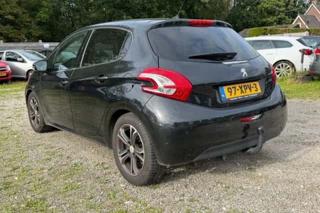 Peugeot 208 (2012) thumbnail 4