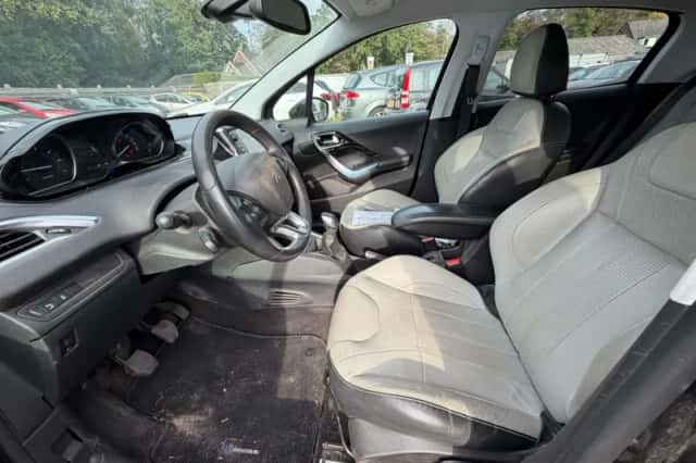 Peugeot 208 (2012) thumbnail 5