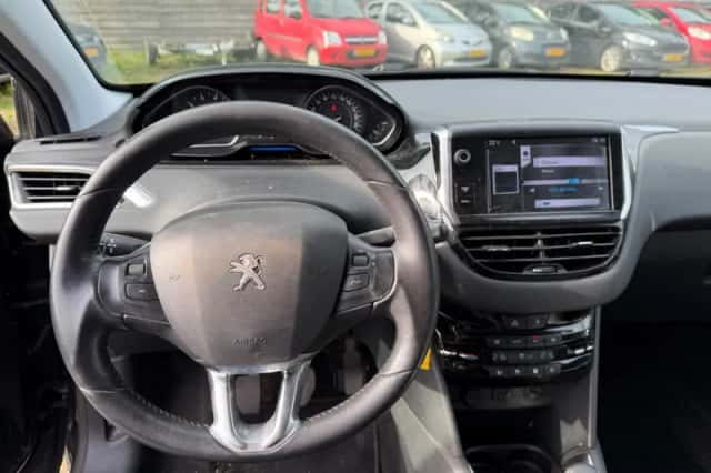 Peugeot 208 (2012) thumbnail 6