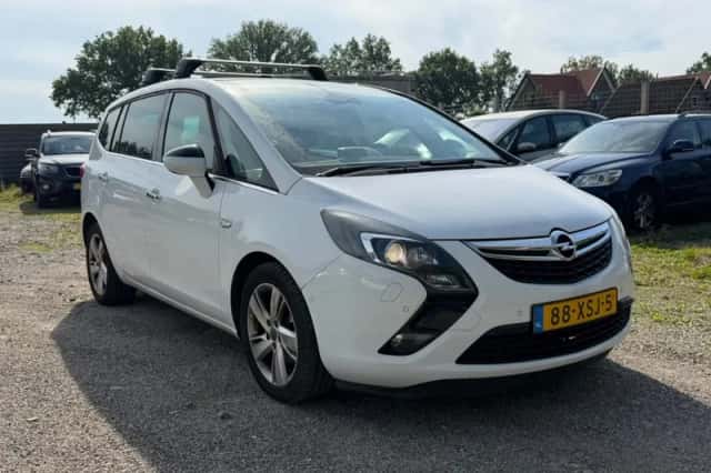 Opel Zafira (2012) thumbnail 2