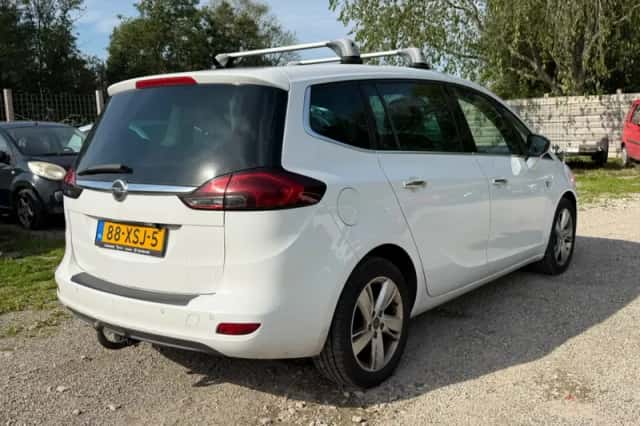 Opel Zafira (2012) thumbnail 3