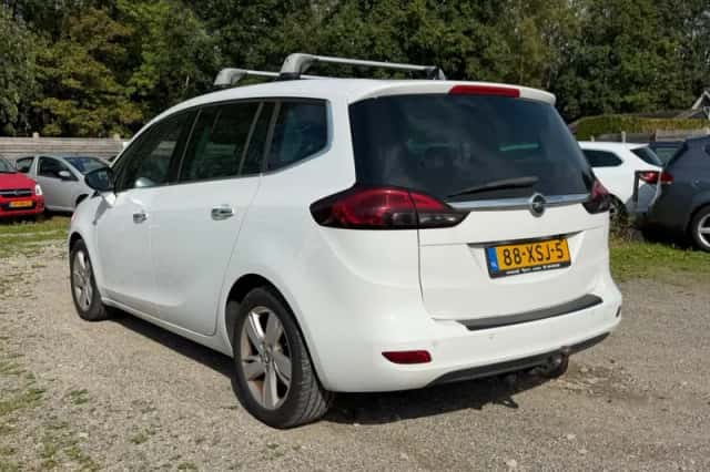 Opel Zafira (2012) thumbnail 4