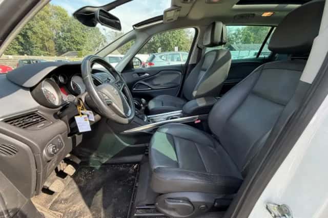 Opel Zafira (2012) thumbnail 5