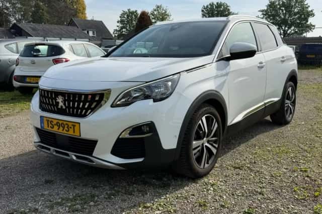 Peugeot 3008 (2018) thumbnail 1