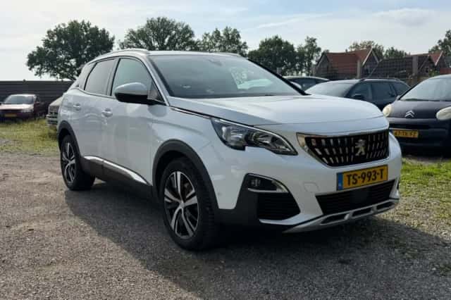 Peugeot 3008 (2018) thumbnail 2