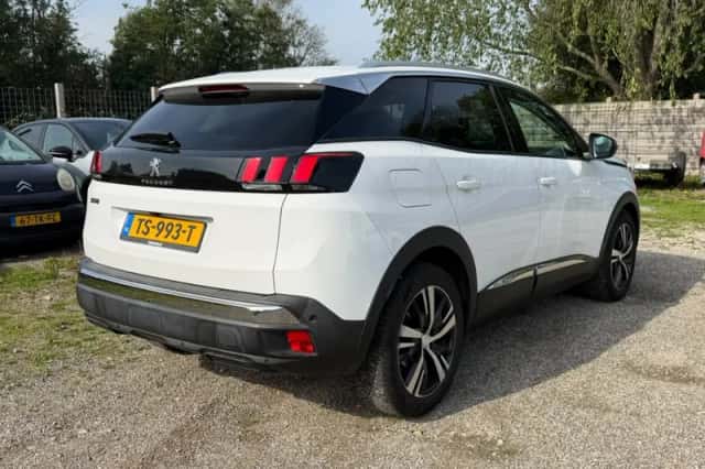 Peugeot 3008 (2018) thumbnail 3