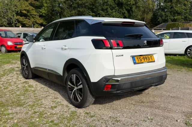 Peugeot 3008 (2018) thumbnail 4