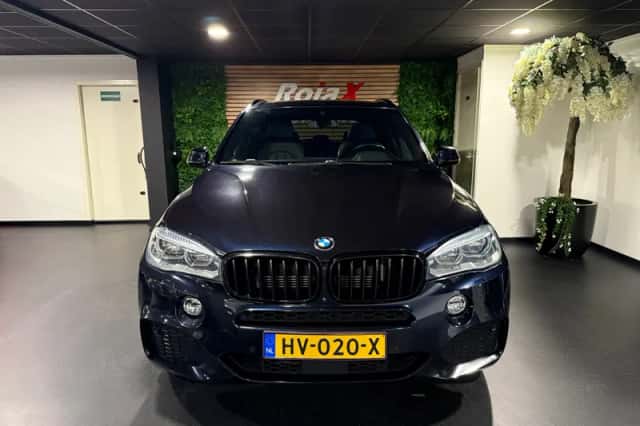BMW X5 (2015) thumbnail 2
