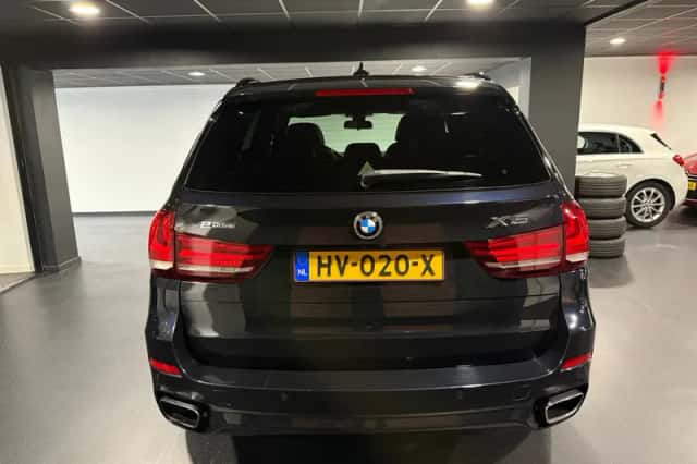 BMW X5 (2015) thumbnail 6