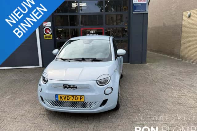 Fiat 500 (2023) thumbnail 1