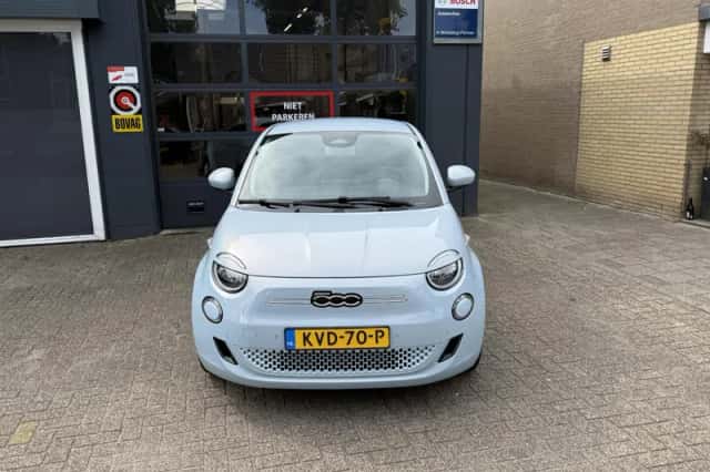Fiat 500 (2023) thumbnail 2