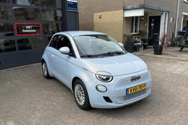 Fiat 500 (2023) thumbnail 3