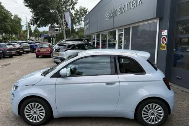 Fiat 500 (2023) thumbnail 5