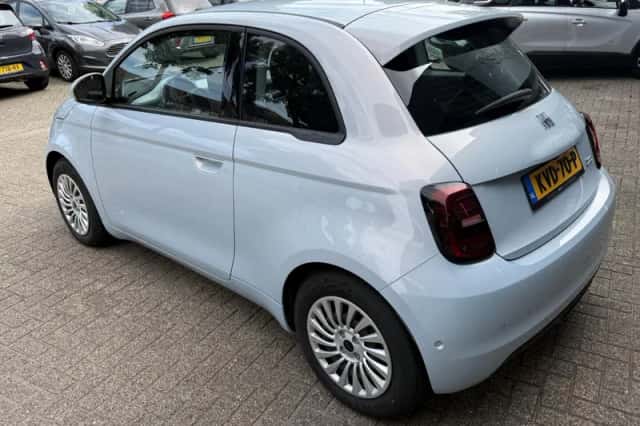 Fiat 500 (2023) thumbnail 6