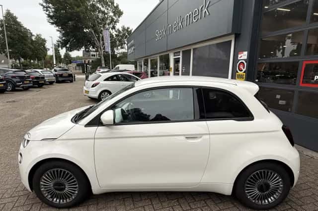 Fiat 500e (2023) thumbnail 5