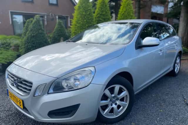 Volvo V60 (2012) thumbnail 1