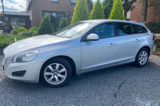 Volvo V60 (2012) thumbnail 2