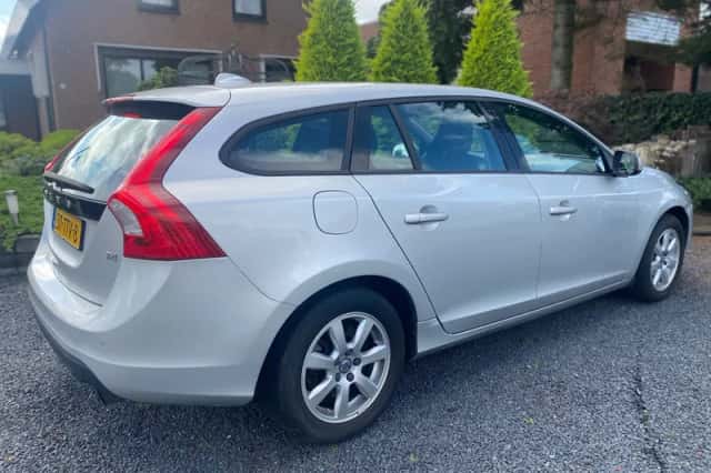 Volvo V60 (2012) thumbnail 4