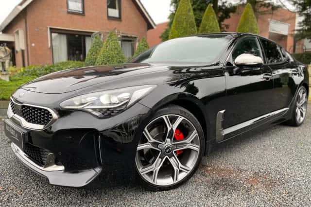 Kia Stinger (2018) thumbnail 2