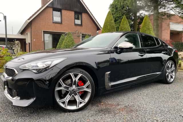 Kia Stinger (2018) thumbnail 3