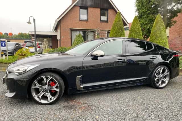 Kia Stinger (2018) thumbnail 4