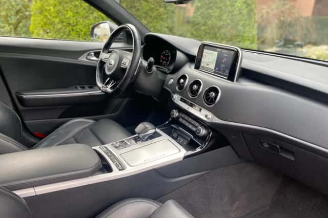 Kia Stinger (2018) thumbnail 6