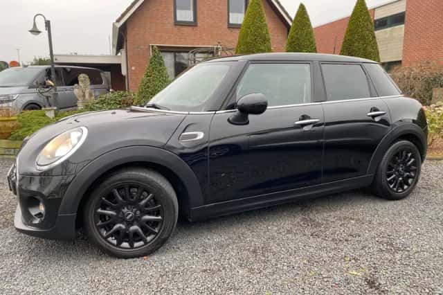 MINI Cooper (2017) thumbnail 3