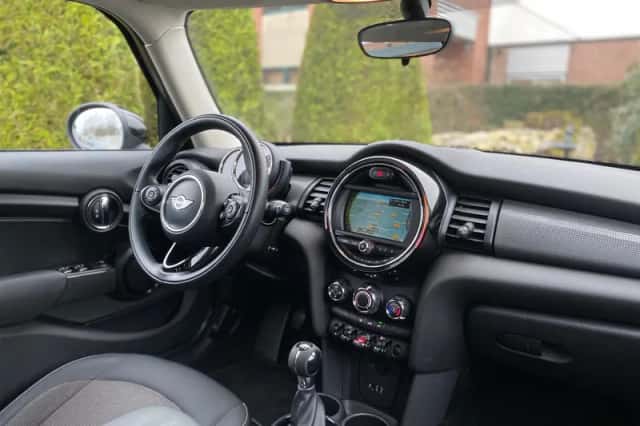 MINI Cooper (2017) thumbnail 4