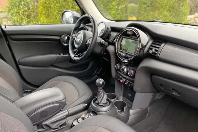 MINI Cooper (2017) thumbnail 5