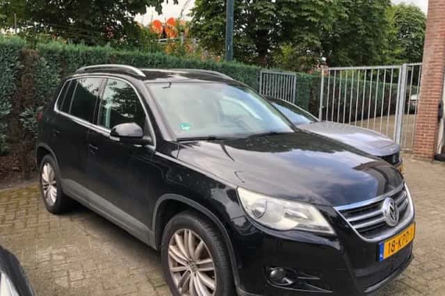 Volkswagen Tiguan (2010) thumbnail 2