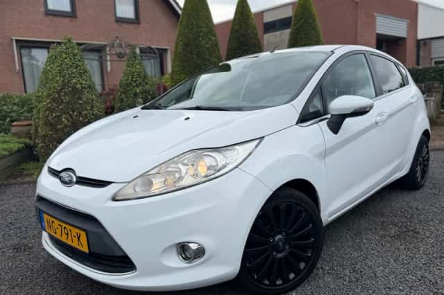Ford Fiesta (2010) thumbnail 1