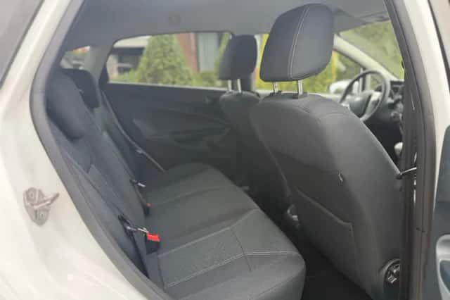 Ford Fiesta (2010) thumbnail 6