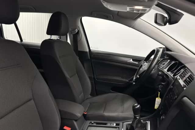 Volkswagen Golf (2020) thumbnail 4