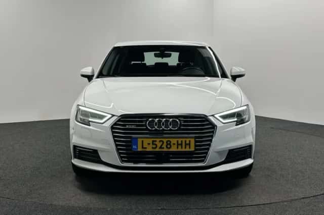 Audi A3 (2017) thumbnail 5