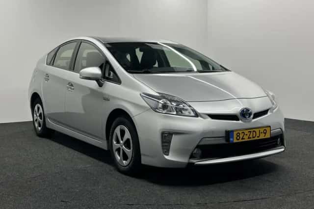 Toyota Prius (2012) thumbnail 3