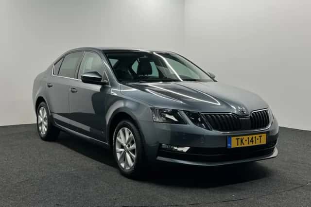 Škoda Octavia (2018) thumbnail 3