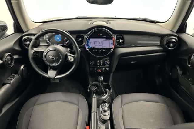 MINI Cooper (2022) thumbnail 2