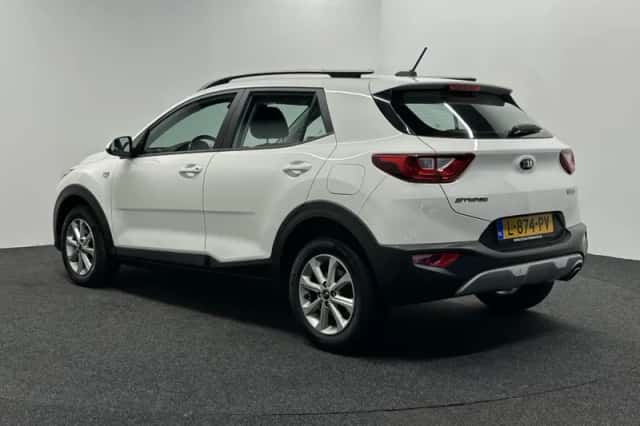 Kia Stonic (2021) thumbnail 4
