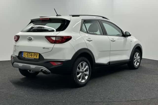 Kia Stonic (2021) thumbnail 5