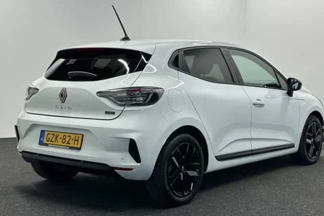 Renault Clio (2024) thumbnail 2