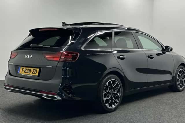 Kia Ceed (2023) thumbnail 2
