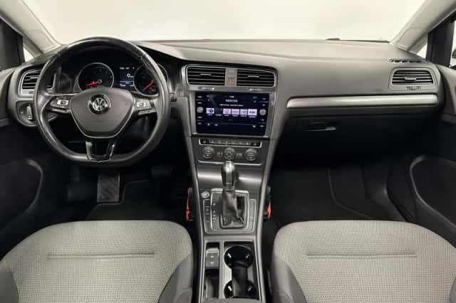 Volkswagen Golf (2017) thumbnail 2