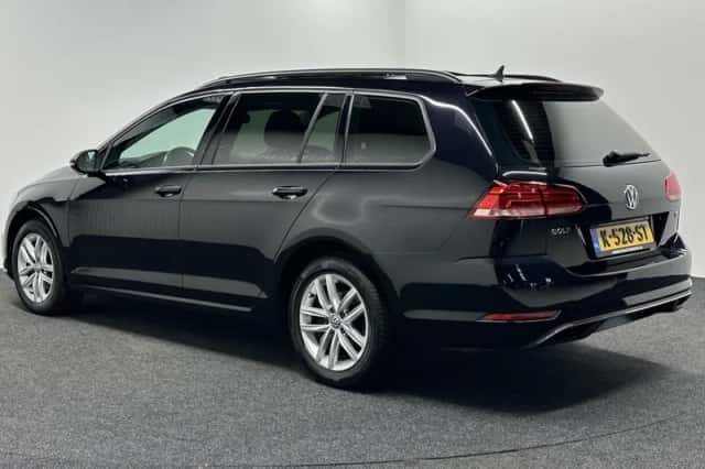 Volkswagen Golf (2017) thumbnail 4