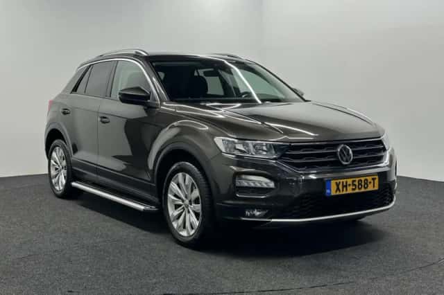 Volkswagen T-Roc (2019) thumbnail 3