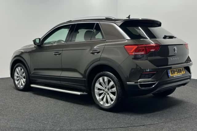 Volkswagen T-Roc (2019) thumbnail 4