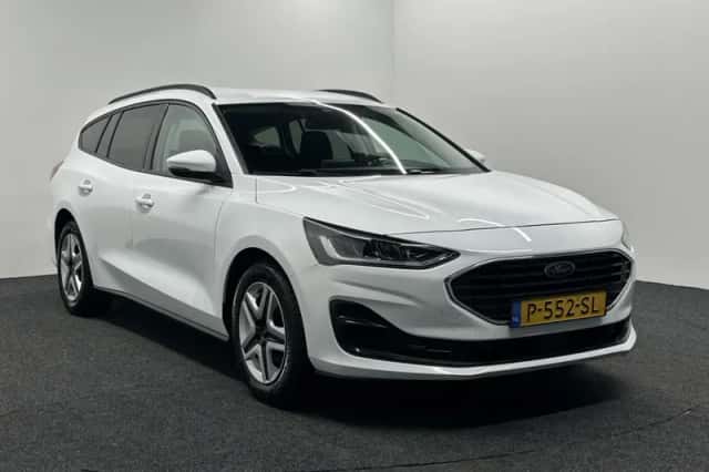 Ford Focus (2022) thumbnail 3