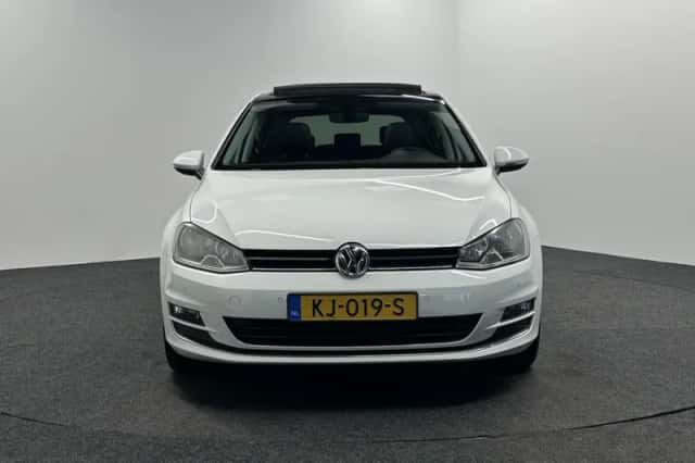 Volkswagen Golf (2016) thumbnail 6
