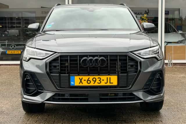 Audi Q3 (2023) thumbnail 2