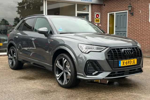 Audi Q3 (2023) thumbnail 3