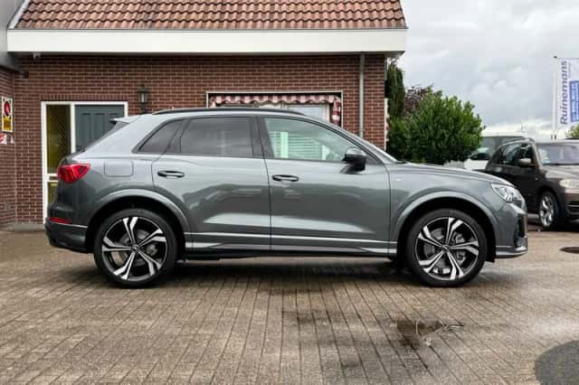 Audi Q3 (2023) thumbnail 4